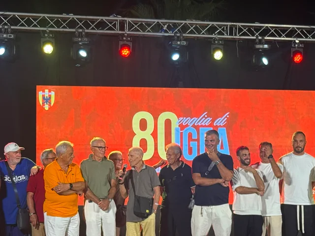 Le vecchie glorie dell’Igea sul palco di Calderà alla presentazione del 22 agosto 2026