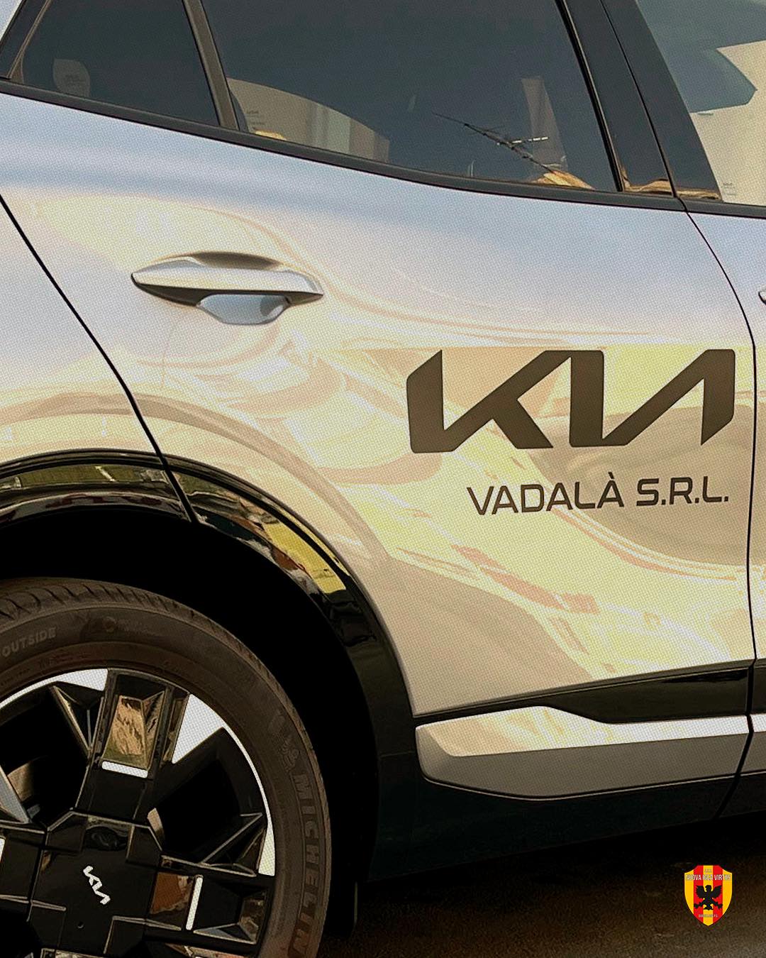 Dettaglio della Kia Sportage con grafica Vadalà, pubblicato nell’annuncio della partnership